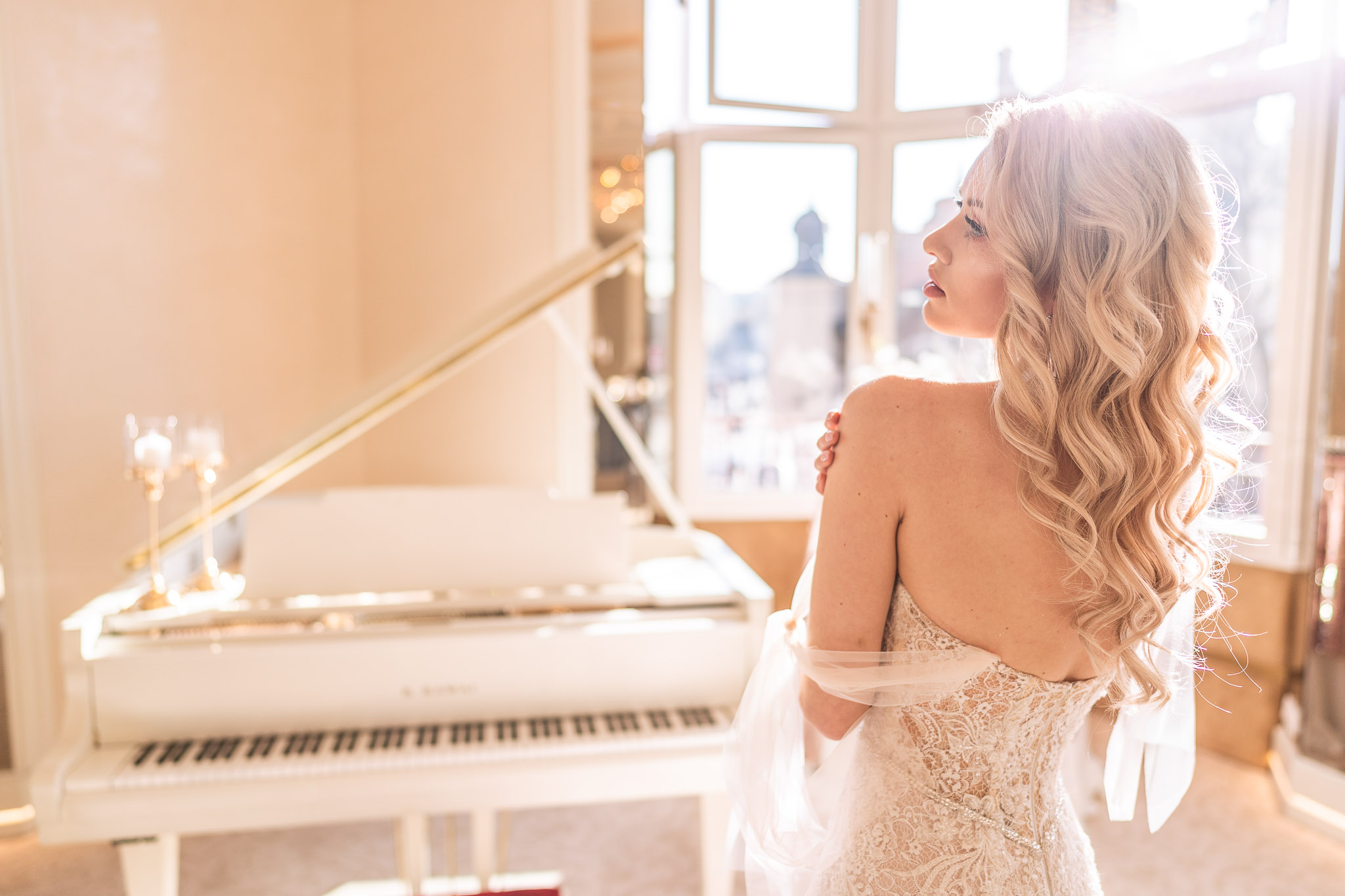 fotograf ślubny Kraków przygotowania panny młodej w eleganckim wnętrzu
